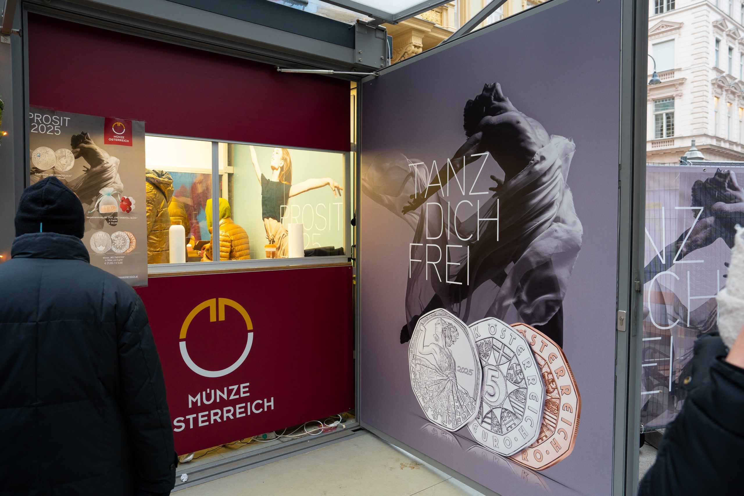 © stadt wien marketing / Christian Kremser Foto des "münze" (Österreichische Marke für Goldmünzen) Stands beim Silvesterpfad.