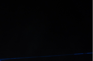 Teil eines aufgesplitteten Fotos des Rathaus. Auf diesem ist der Nachthimmel und noch ein Laserstrahl zusehen.