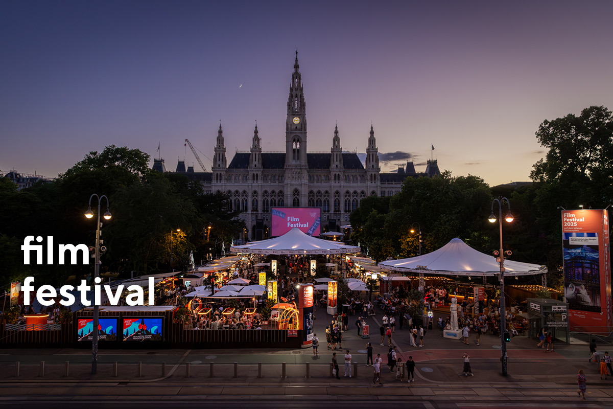 Wiener Rathaus bei Abendstimmung, Film Festival.
